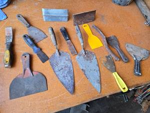 lot 164 image: Trowels, Scrapers, and Putty Knives