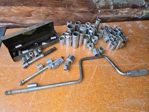 lot 183 image: Lot of Mixed Socket Tools and Accessories both 14 and 38 drive sizes