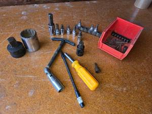 lot 185 image: Assorted Hand Tools Including Sockets and Socket Bits