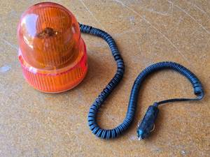 lot 202 image: Beacon Light Model 773 12VDC - Flashes Does Not Rotate