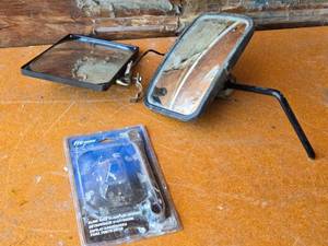 lot 209 image: Mirror, Blind Spot Clamp-On Mirror