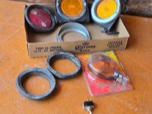 lot 220 image: Semi Trailer Lights and Grommets