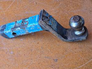 lot 222 image: Reese Towpower 2-Inch Drop Hitch Ball Mount