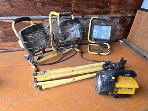 lot 263 image: Halogen Work Lights and Midwest Handheld Spotlight - Some Work, Some Dont