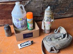 lot 270 image: Purple Power Industrial Cleaner, Rust-Oleum Fluorescent Spray Paint, and Ratchet Strap