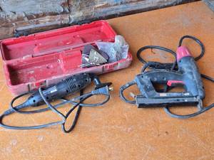 lot 280 image: Craftsman Detail Sander and Brad Nailer Set - Work