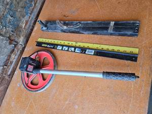 lot 294 image: Stanley MaxStick and Hanson Model 3112 Measuring Wheel