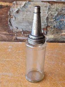 lot 304 image: Vintage The Master MFG Co. Oil Bottle with Spout