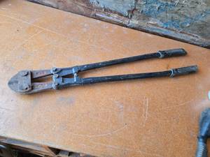 lot 326 image: 36 Inch Bolt Cutters