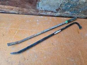 lot 327 image: TRUPER 36 Wrecking Bar and Pry Bar