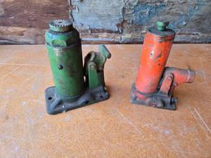 lot 332 image: Hydraulic Bottle Jacks