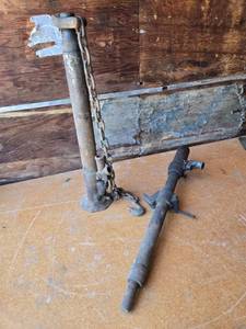 lot 333 image: Pair of Engine Hoist Type Tools