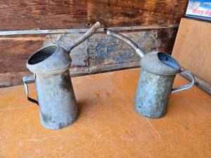 lot 343 image: Vintage 1 Gallon Liquid Oil Cans