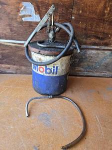 lot 362 image: Mobil Oil Can with Pump