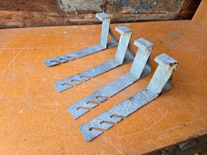 lot 367 image: Metal Roof Brackets