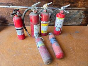 lot 369 image: Lot of Smaller Fire Extinguishers Including General Brand