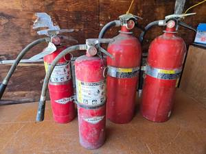 lot 370 image: Kidde and Amerex Fire Extinguishers