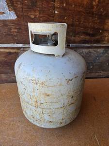 lot 386 image: Propane Tank with Valve - Empty