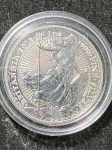 lot 25 image: 2018 BRITTANIA 1 TROY OZ .999 FINE SILVER IN AIRTITE