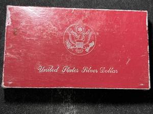lot 74 image: 1984 US SILVER DOLLAR IN ORIGINAL BOX