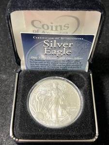 lot 75 image: 2016 AMERICAN SILVER EAGLE 1 TROY OZ .999 FINE SILVER IN BOX