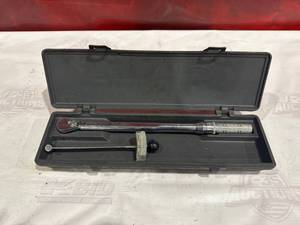 lot 359 image: Craftsman Micro-Adjusting Torque Control Wrench With Case