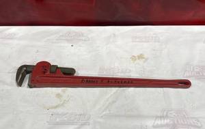lot 362 image: 36 Heavy Duty Pipe Wrench