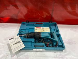 lot 369 image: Makita JR3000V Recipro Saw With Case and Manual