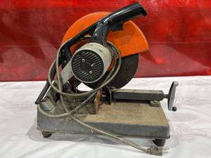 lot 501 image: Makita Model 2414 Portable Cut-Off Saw, 355mm, 3000 RPM