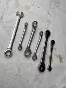 lot 514 image: Six Combination Wrenches Including Ratcheting Mechanism