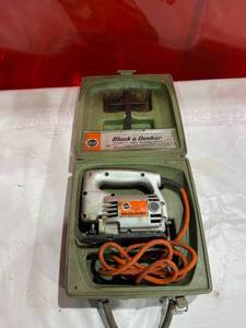 lot 520 image: Black & Decker 7516 Jig Saw with Case