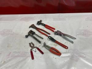 lot 535 image: Assorted Hand Tools Featuring Pliers