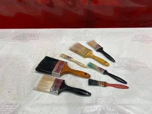 lot 539 image: Seven Assorted Paintbrushes with Various Sizes and Designs