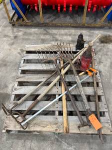lot 702 image: Hand Tools and Bottle Jacks