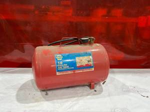 lot 710 image: NAPA 10 Gallon Portable Air Tank with Pressure Gauge