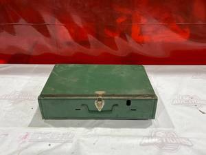 lot 801 image: Coleman Model 425F Dual Burner Camping Stove