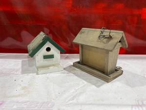 lot 803 image: Wooden Bird House and Bird Feeder Set