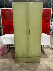lot 904 image: Metal Storage Cabinet with Shelves