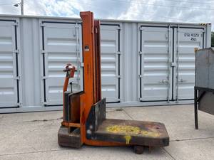 lot 9 image: Automatic Lift Truck Company Electric Pallet Stacker Model E80 partsrepair