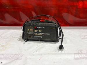 lot 205 image: Schumacher SE10102 Manual Battery Charger