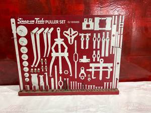 lot 302 image: Snap-on Tools CJ 1000ES Puller Set Display
