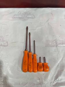 lot 309 image: 5 Snap-On Screwdrivers With Orange Handles