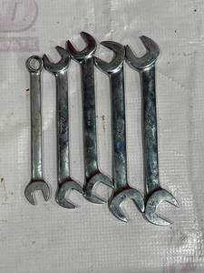 lot 313 image: Five Snap-On Wrenches with Mixed Sizes