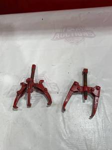 lot 384 image: Metal Gear and Pulley Pullers