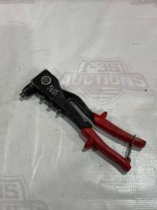 lot 385 image: Kraf Fast Hand Rivet Tool