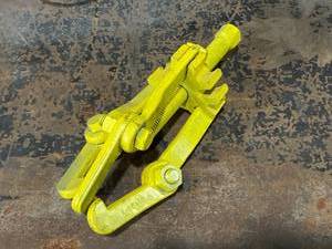 lot 398 image: Yellow Heavy-Duty Steel Mechanical Puller