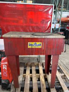 lot 402 image: Handi Kleen Red Parts Washer