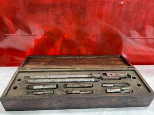 lot 405 image: Steel Threading Dies and Taps in Wooden Case