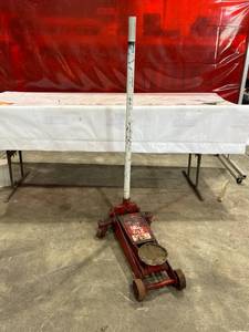 lot 410 image: Mac Tools 2 12 Ton Hydraulic Floor Jack