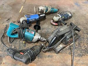lot 558 image: Power Tools Including Drills, Sanders, and Grinders